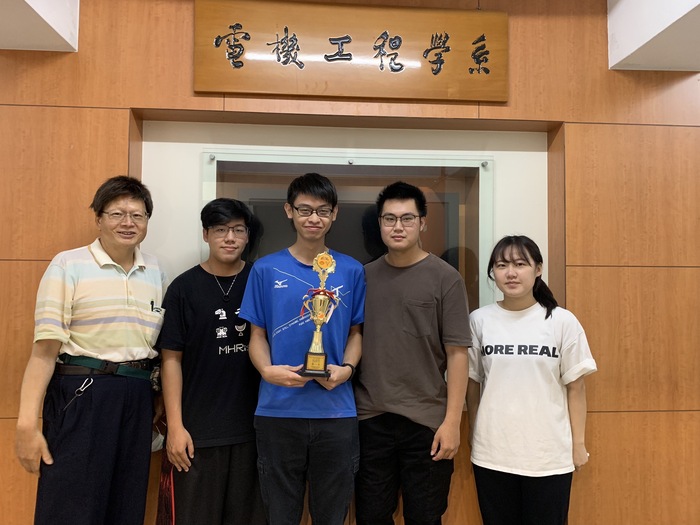 賀〜吳哲宇、余品蓉、許嘉祐、廖力鋐 榮獲 AERC 2022 亞洲智慧型機器人大賽  第一名暨自評成績獎圖片